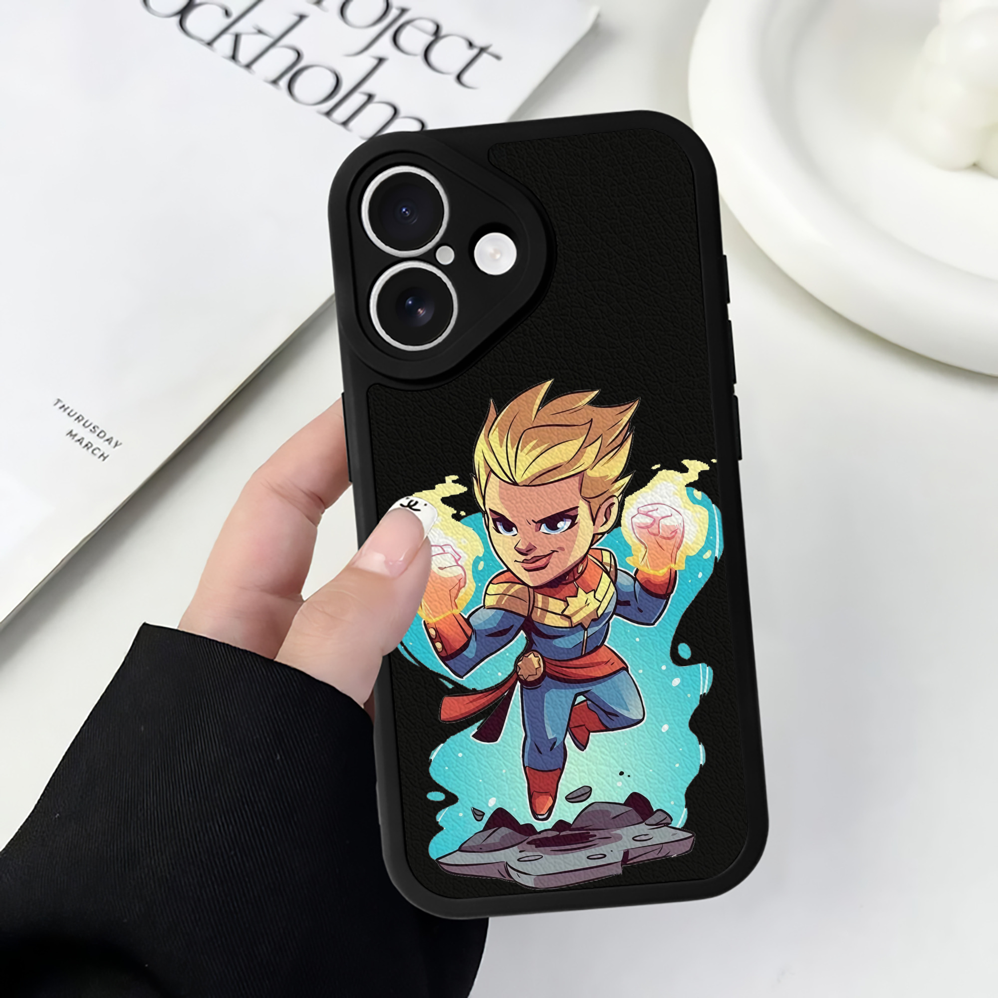 （画像用） アベンジャーズ The Avengers 【iPhone 16シリーズ対応】シリコンスマホケース（レザー調） 材質：シリコン